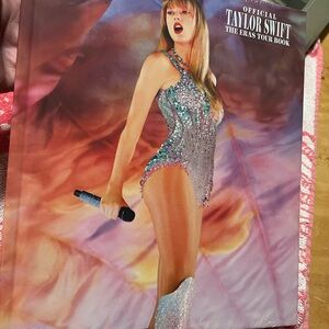 Official Taylor Swift The Eras Tour Book